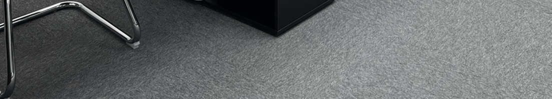 imagem de piso vinílico cinza em ambiente comercial