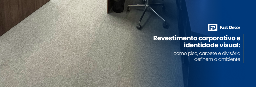 Revestimento corporativo definindo o ambiente